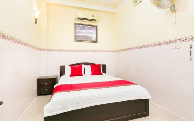 Quy Loc Hotel by OYO Rooms