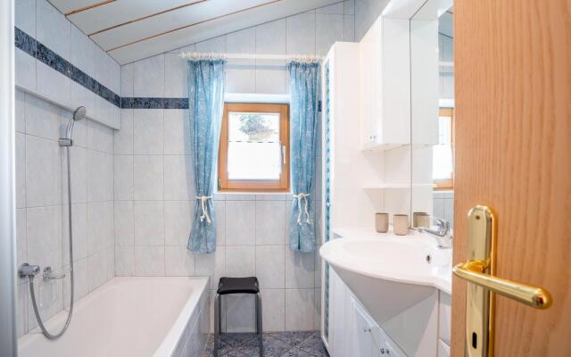 Apartment in Bramberg am Wildkogel near Badesee Hollersbach