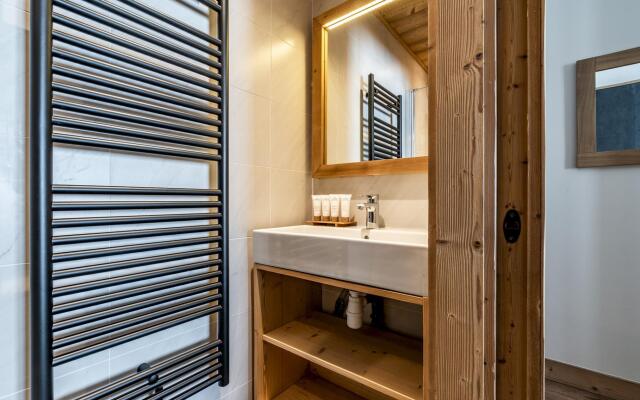 SORBUS - Contemporary Apartment in Luxury Residence