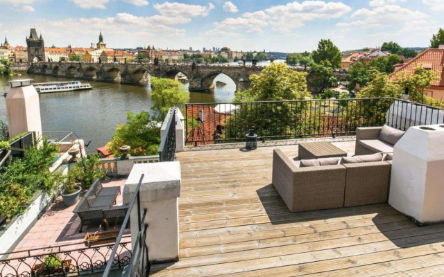 Residence Charles Bridge