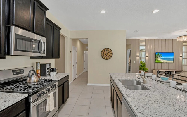 6047 Broad Oak Drive