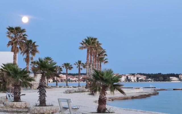 Apartment with a balcony and sea view - santek - AE1097