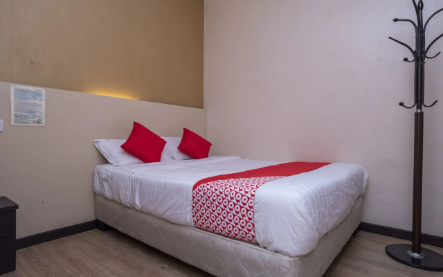 OYO 614 D'PINETREES Hotel