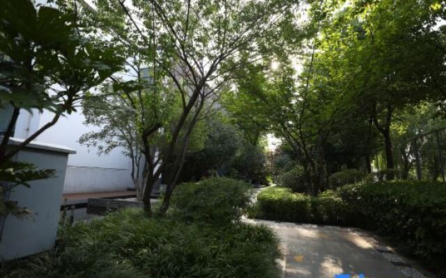 Xinyang Nanwan Lake Camellia Hotel