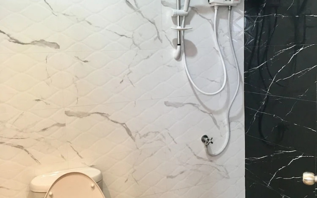 Thawat Hotel
