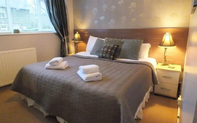 Bluebird Lodge and Waterhead Apartment