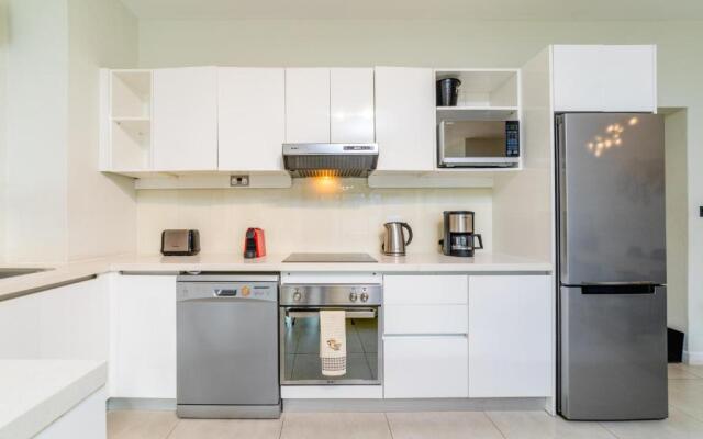 Beachcove Apt No 10