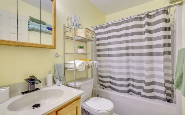 Private Hot Tub: Lakefront Poconos Home!