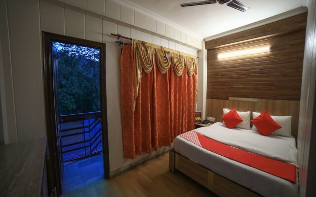 OYO 16801 Paradise Regency