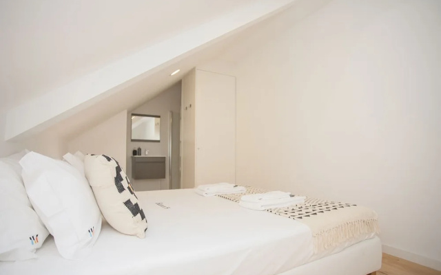 Liiiving in Porto-Secret Grove Mezzanine