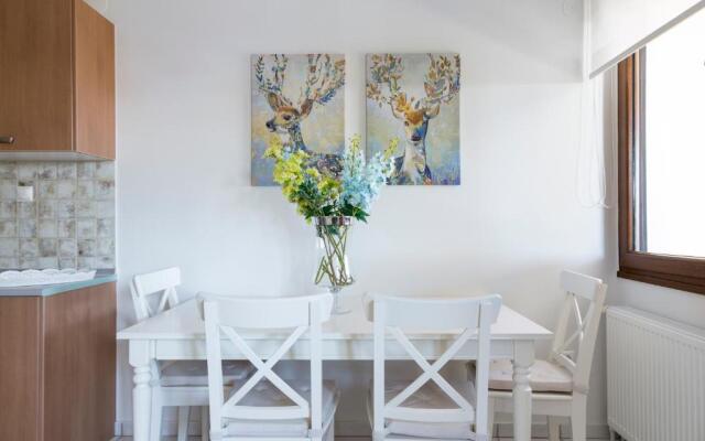 Villa Kristin 2 - Great Location, Sea Views, BBQ