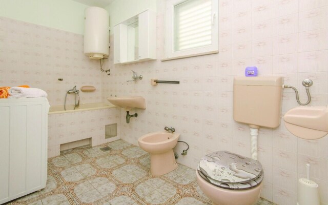 Amazing Home in Kastel Stari With Wifi and 2 Bedrooms