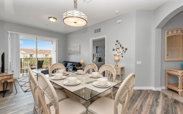 Newly Remodeled Lakeview Penthouse, Near Conv. Ctr