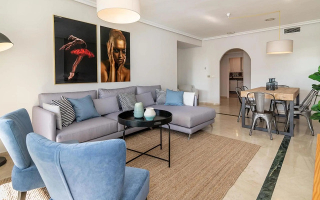 Puente Romano Modern flat, Best location in town