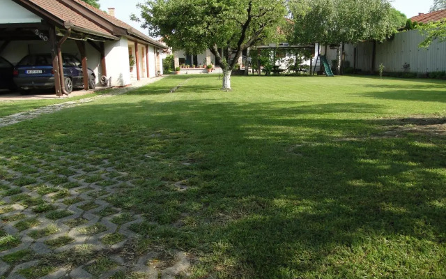 Lázár Apartman