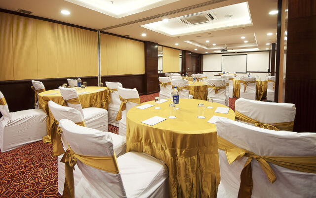 Golden Plaza Hotel