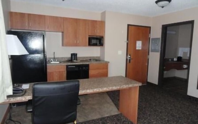 Canby Inn And Suites