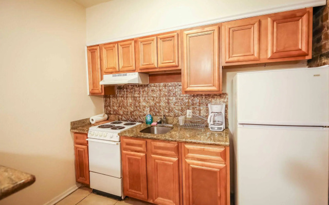 Hosteeva Iberville Street Suites