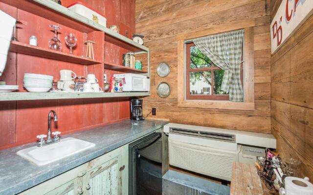 Ada's Peach Street Hideaway - Whole House