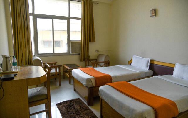 Earl Grey Hotel By OYO Rooms