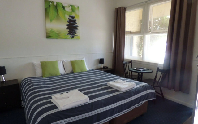 Calder Family Motel
