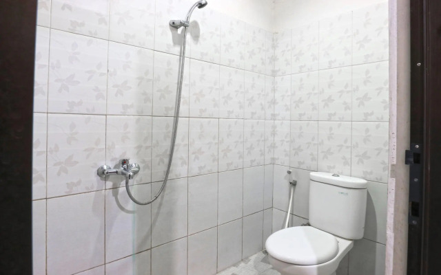 Saloka Guest House by ZUZU