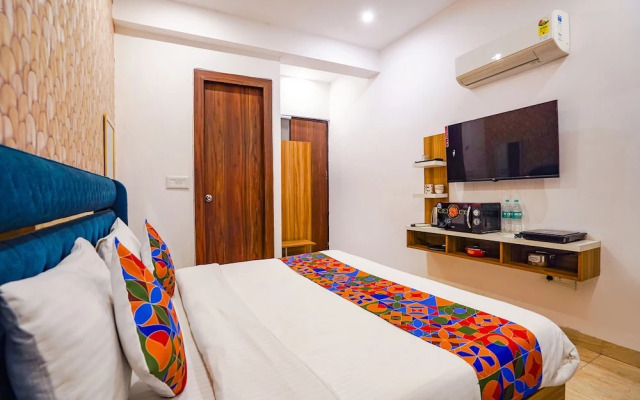 Fabhotel Noida Business Suites