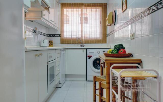 Playa del Cristo frente al mar Marina Bay Estepona