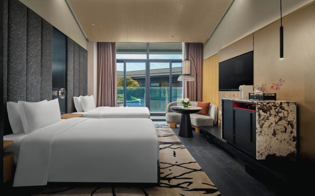 Hualuxe Chongqing Wushan by IHG