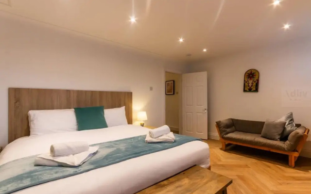 Modern Margate Maisonette Close to Beach by Adliv