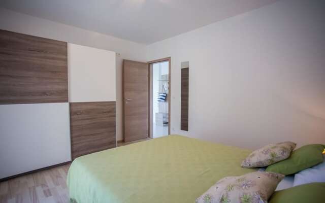 Enelani Apartments