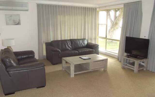 Pelican Shore Villas