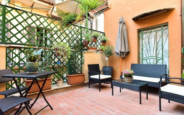 Spanish Steps Apartment with Terrace