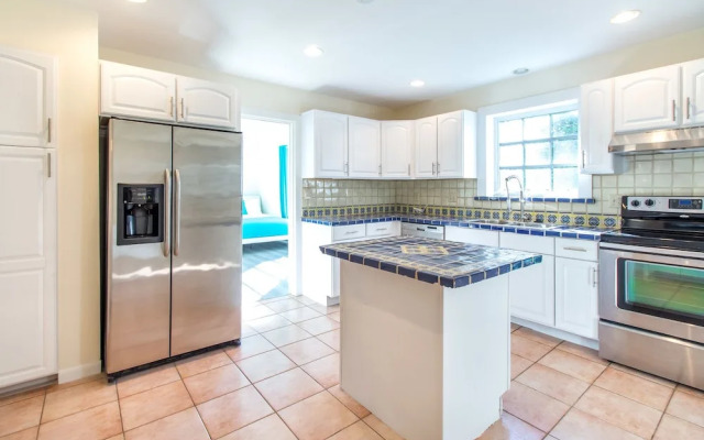 Chateau Hollywood Luxury Home & Pool near Hollywood Broadwalk