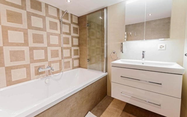 Chic Alpine Apartment for 5 - Perfect for skiers – Bathroom – Grindelwald