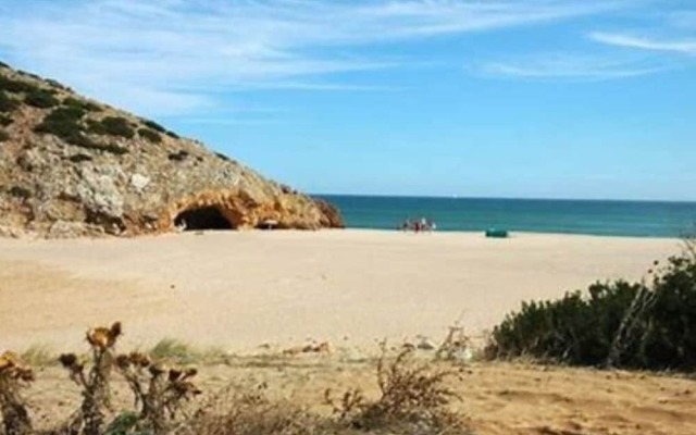 3 Bed Villa, Sleeps 6, Free WiFi, Quiet Location