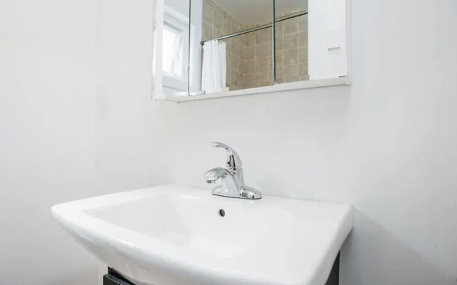 Sleek Studio in Downtown MTL by Sonder
