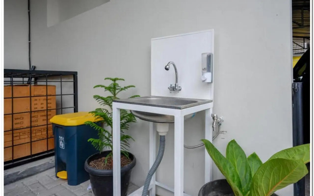 Kurnia Guest House by RedDoorz