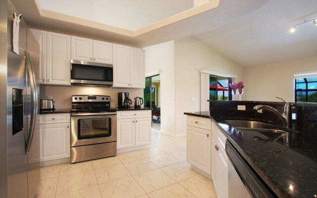 Alisa's Dream Villa on the Canal