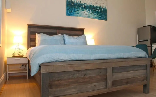 Smugglers Inn Studio Apartments