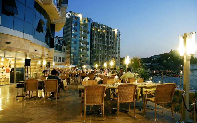 Charisma De Luxe Hotel