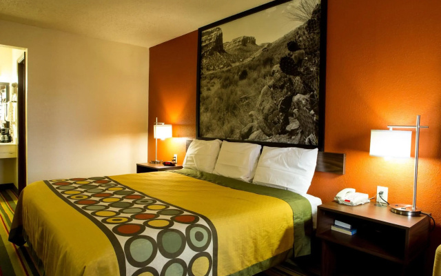 Super 8 By Wyndham Woodward
