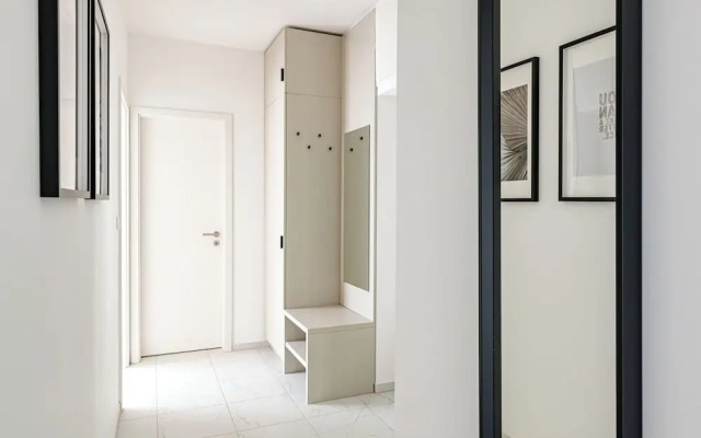 WestSide Garden Apartments by Urbanrent
