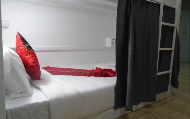 Panda Hostel Phuket - Adults Only