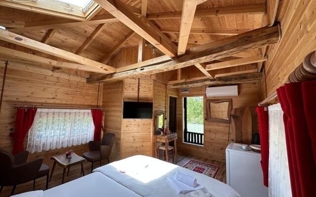 Teona Caglayan Bungalov