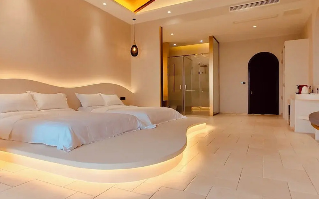 QING Luxury Campground Hotel