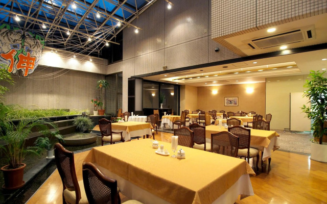 Yokaichi Royal Hotel