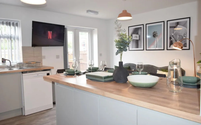 Watermill Close