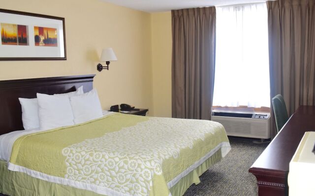 Days Inn & Suites Tucker/Northlake