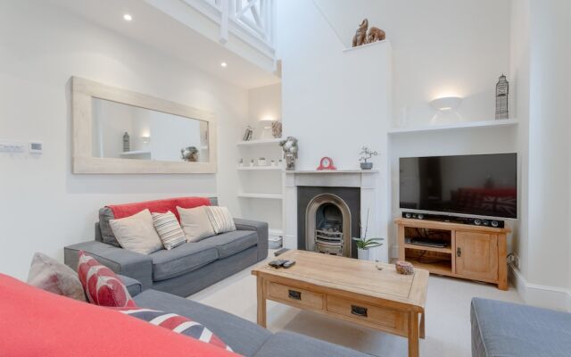 Spacious 2 Bedroom in Battersea